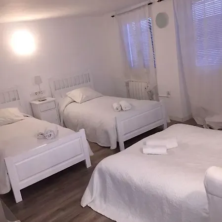 Circuito De Aragon. House Up To 16 Pax Valdealgorfa