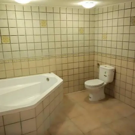 Circuito De Aragon. House Up To 16 Pax Villa *