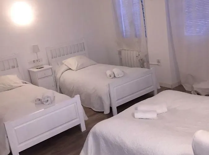 Circuito De Aragon. House Up To 16 Pax Valdealgorfa